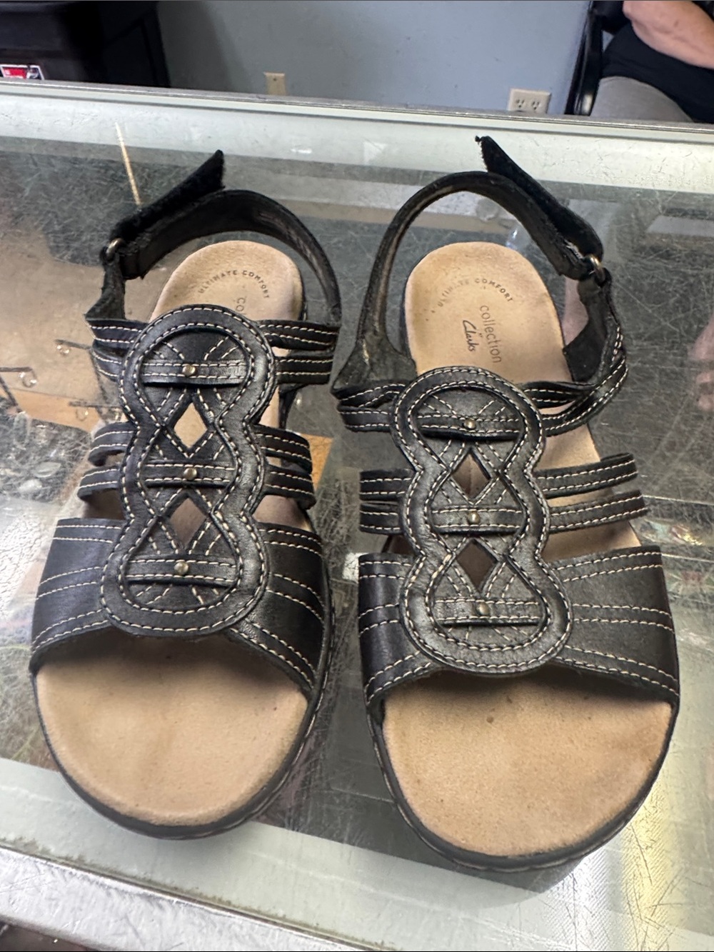 Clarks Women's Black Leather Strappy Comfort Sandals